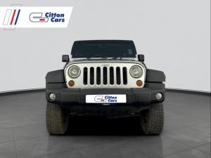Jeep Wrangler 3.8 Unltd Rubicon automatic - Image 2