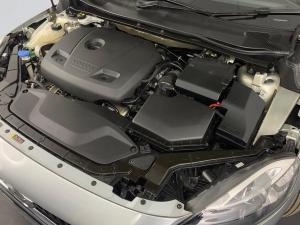 Volvo V40 T3 Kinetic - Image 19