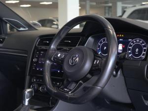Volkswagen Golf R - Image 18