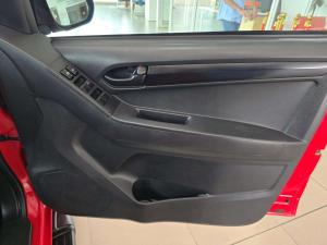 Isuzu D-MAX 250 HO HI-RIDE D/C - Image 13