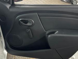 Nissan NP200 1.6i safety pack (aircon) - Image 9