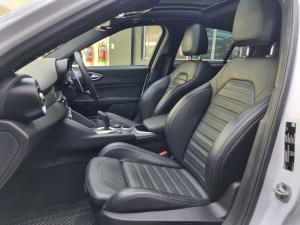 Alfa Romeo Giulia 2.0T Veloce - Image 18