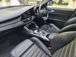 Alfa Romeo Giulia 2.0T Veloce - Image 21