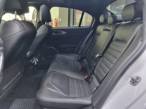 Alfa Romeo Giulia 2.0T Veloce - Image 23