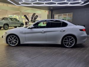 Alfa Romeo Giulia 2.0T Veloce - Image 2