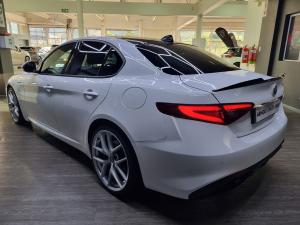 Alfa Romeo Giulia 2.0T Veloce - Image 6