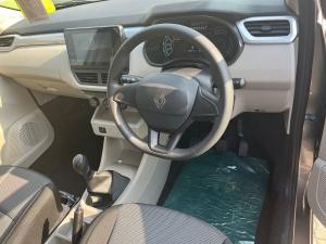 Renault Triber 1.0 Evolution - Image 10