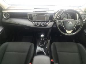 Toyota RAV4 2.2D-4D AWD GX - Image 6
