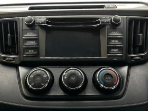 Toyota RAV4 2.2D-4D AWD GX - Image 13