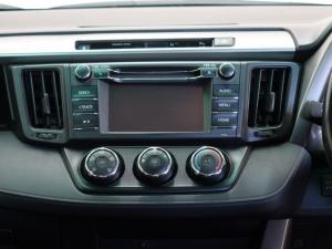 Toyota RAV4 2.2D-4D AWD GX - Image 13