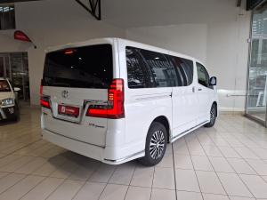 Toyota Quantum 2.8 LWB bus 9-seater VX Premium - Image 2