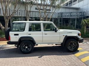 Toyota Land Cruiser 76 2.8GD-6 station wagon LX auto - Image 3