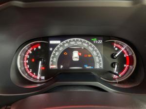 Toyota RAV4 2.0 VX - Image 11