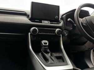 Toyota RAV4 2.0 VX - Image 12