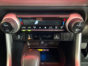 Toyota RAV4 2.0 VX - Image 15