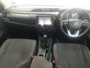Toyota Hilux 2.4GD-6 double cab Raider manual - Image 6