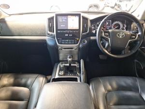 Toyota Land Cruiser 200 4.5D-4D V8 VX-R - Image 6
