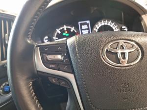 Toyota Land Cruiser 200 4.5D-4D V8 VX-R - Image 9