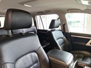 Toyota Land Cruiser 200 4.5D-4D V8 VX-R - Image 13