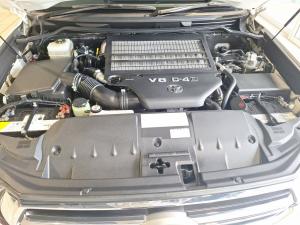 Toyota Land Cruiser 200 4.5D-4D V8 VX-R - Image 16