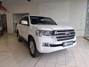 Toyota Land Cruiser 200 4.5D-4D V8 VX-R - Image 1