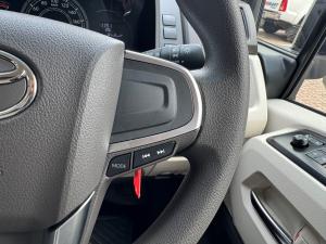 Toyota Quantum 2.8 LWB bus 11-seater GL - Image 10