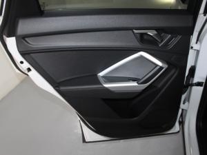 Audi Q3 35 TDI S Tronic Urban Edition - Image 13