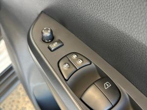 Nissan Navara 2.5DDTI PRO-4X 4X4 automatic D/C - Image 13