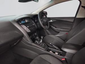 Ford Focus 1.0 Ecoboost Trend 5-Door - Image 3