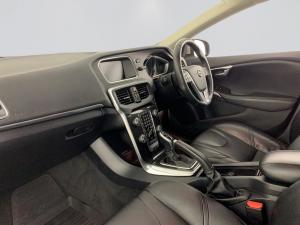 Volvo V40 D3 Momentum Geartronic - Image 13