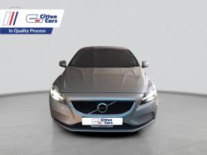 Volvo V40 D3 Momentum Geartronic - Image 2