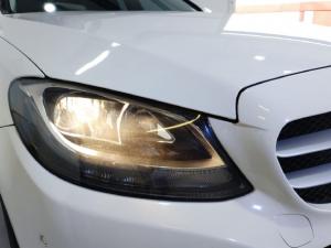 Mercedes-Benz C-Class C200 auto - Image 16