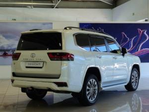 Toyota Land Cruiser 300 3.3D ZX - Image 6