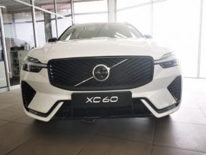 Volvo XC60 B5 AWD Plus Dark - Image 2