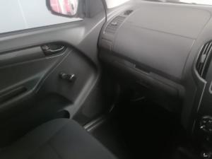 Isuzu D-Max Gen 6 250 single cab Fleetside safety - Image 12
