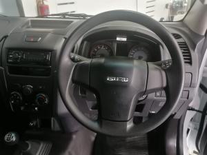 Isuzu D-Max Gen 6 250 single cab Fleetside safety - Image 13
