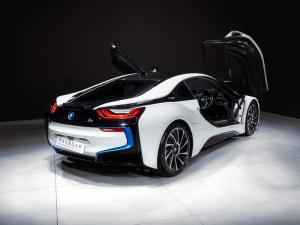 BMW i8 eDrive coupe Protonic Frozen Yellow Edition - Image 7