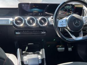 Mercedes-Benz GLB GLB220d 4Matic Progressive - Image 13