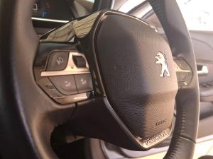 Peugeot 208 1.2T Allure manual - Image 17