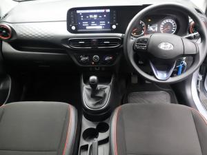 Hyundai Grand i10 1.0 Premium hatch - Image 8