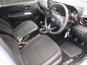 Hyundai Grand i10 1.0 Premium hatch - Image 9