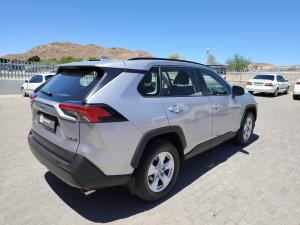 Toyota RAV4 2.0 GX - Image 2