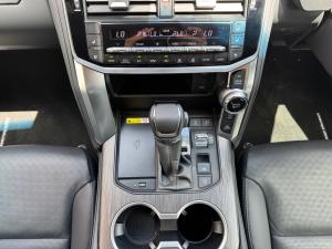 Toyota Land Cruiser 300 3.3D GR-Sport - Image 12