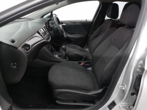 Opel Astra hatch 1.0T Essentia - Image 13