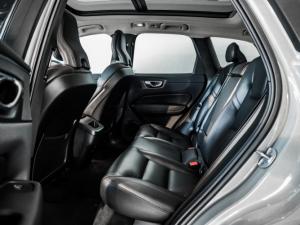Volvo XC60 B5 AWD Essential - Image 8