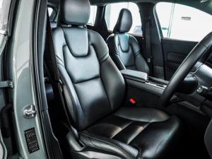 Volvo XC60 B5 AWD Essential - Image 9
