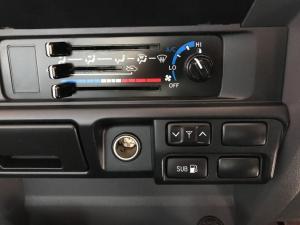 Toyota Land Cruiser 79 4.5D-4D LX V8 single cab - Image 11