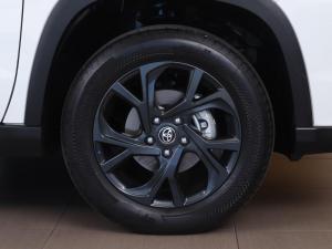 Toyota Urban Cruiser 1.5 XR manual - Image 10