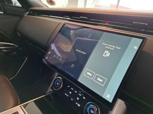 Land Rover Discovery D300 R-Dynamic HSE - Image 10