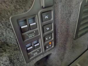 Land Rover Discovery D300 R-Dynamic HSE - Image 15